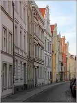 Stralsund. Blick in die M�nchstra�e mit ihren Giebelh�usern. Die Historischen Altst�dte Stralsund und Wismar geh�ren seit 2002 zum UNESCO-Weltkulturerbe. 28.07.2018