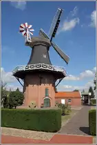 Weener. Die M�hle Wichers in Stapelmoor wurde 1909 als dreist�ckiger Galerieholl�nder errichtet. Sie ersetzte eine 1707 erbaute Bockwindm�hle, die 1909 abgebrochen wurde. 02.09.2018