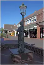Langeoog. Der S�ngerin Lale Andersen, die mit dem Lied  Lilli Marleen  weltber�hmt wurde, ist dieses Denkmal am Ende der Hauptstra�e gewidmet. 18.09.2018