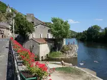 Laroque-des-Arcs, H�user an einer Schleife des Flusses Lot (29.07.2018)