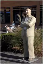 Zeven. Vor dem Geb�ude der Zevener Volksbank am Vitus-Platz ist diese Figurengruppe der K�nstlerin Christel Lechner aus Witten zu sehen. 29.09.2018