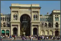 Die Galerie Vittorio Emanuele II. liegt unmittelbar neben dem Mail�nder Dom. Sie wurde 1867 als Einkaufsgalerie errichtet und beherbergt zahlreiche Luxusgesch�fte und Restaurants. (Mailand, 21.09.2018)