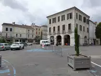 Nerac, historische H�user am Place de la Liberation (28.07.2018)