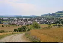 Blick auf Welschingen, ein Stadtteil von Engen, w�hrend einer Wanderung auf den Hohenhewen (844 m �. NN) im Hegau.
[15.7.2018 | 10:43 Uhr]