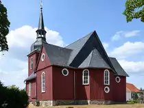 Die mit Holz verkleidete evangelische Kirche  Zur Himmelspforte  wurde in den Jahren 1701 bis 1704 erbaut. (Hohegei�, August 2018)