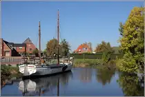 Drochtersen. Im Ortsteil Krautsand auf der gleichnamigen Elbinsel fiel der Hafen weitgehend dem Deichbau im Jahre 1976 zum Opfer. Zur Erinnerung an die Krautsander Elbe- und K�stenschifffahrt liegt seit 2013 dieser Ewer mit dem Namen CATHARINA im verbliebenen Rest des Hafens. 14.10.2018