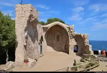  Ruinas de la antigua Iglesia G�tica de Sant Vicen� , eine historische Sehensw�rdigkeit auf der Burganlage in Tossa de Mar (E) am Mittelmeer (Costa Brava).
[17.9.2018 | 14:55 Uhr]