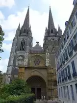 Bayonne, Kathedrale Sainte-Marie oder Notre-Dame, erbaut im 13. Jahrhundert, Turmhelme 19. Jahrhundert (26.07.2018)