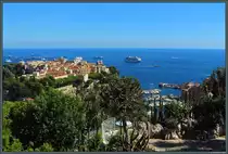 Vom Jardin Exotique hat man einen guten �berblick �ber Monaco. Links ist das historische Stadtzentrum Monaco-Ville mit dem F�rstenpalast zu sehen. (27.09.2018)