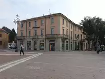Saronno, Geb�ude der Unicredit Bank an der Piazza Liberta (22.09.2018)