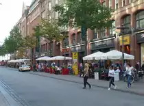 Hamburg am 13.10.2018: gut besuchte Stra�encafes an einem sch�nen Herbsttag in der M�nckebergstra�e /