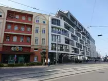 Debrecen, moderne Geb�ude in der Peterfia Utca (05.09.2018)