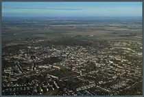 Luftaufnahme der Stadt K�then: Links �berragt die St.Jakob-Kirche die umliegenden H�user der Altstadt. (19.10.2018)