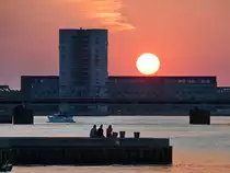 Sonnenuntergang �ber dem Limfjord Anfang Juni 2018 in Aalborg.