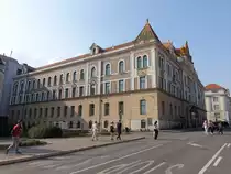 Pecs, Geb�ude des Hauptpostamt in der Jokai Utca, erbaut von 1902 bis 1904 von Ern� Balazs im Sezessionsstil (31.08.2018)