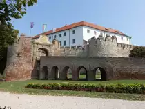 Siklos, Burg am Fu� des Villanyi H�henzug, erbaut im 14. Jahrhundert (31.08.2018)