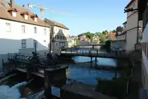 Bamberg, Stauwehr am linken Regnitzarm vor der Unteren M�hlbr�cke, Blick vom Geyersw�rthsteg - 05.05.2018
