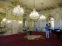 Keszthely, Wei�er Salon im Schloss Festetics, Parkett von Janos Kerbl, franz�sische M�bel im Stil Louis XVI. (29.08.2018)