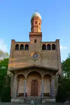 Die 1837 eingeweihte evangelische St. Peter und Paul Kirche auf Nikolskoe n�rdlich des Glienicker Parks. (Berlin, April 2018)