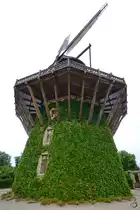 Die historische Galerieholl�nderm�hle, seit 1739 an diesem Standort, wurde mehrfach um- und aufgebaut. (Potsdam, September 2012)