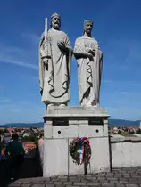 Veszprem, Statuen des St. Istvan und der hl. Gizella Boldog am Ende der Var Utca (27.08.2018)