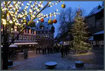 Der Weihnachtlich geschm�ckte Platz beim Tierg�rtnertor in N�rnberg. In der Bildmitte das 1420 errichtete Albrecht-D�rer-Haus. (16.12.2018)