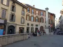 Bergamo, historische S�ule in der Via Sant Alessandro (29.09.2018)