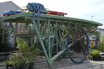 Eine Schubkarre f�r Riesen Ende Juli 2018 in Antwerpen.