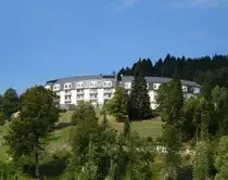 Todtmoos, die 2006 er�ffnete Wehrawaldklinik am Ortsrand, Sept.2015