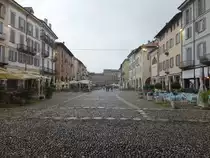 Pavia, Geb�ude an der Piazza della Vittoria (01.10.2018)