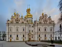 Die wiedererbaute Uspenski-Kathedrale auf dem H�hlenklostergel�nde in Kiev. (April 2016)