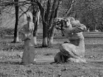 Auf der Fahrt durch die Ukrainische Landschaft habe ich in einem D�rfchen diese Figuren entdeckt. (April 2016)