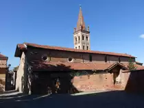 Saluzzo, Pfarrkirche San Giovanni, in franz�sischer Gotik erbaut ab 1330, 1504 vollendet, Kampanile von 1376 (03.10.2018)