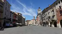 Savigliano, historische H�user an der Piazza Santorre di Santarosa (03.10.2018)