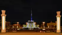 Der Brunnen  V�lkerfreundschaft  und im Hintergrund der Moskauer Funk- und Fernsehturm Ostankino. (Mai 2016)