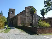 Albugnano, Abbazia di St. Maria di Vezzolano, gegr�ndet 773, dreischiffige Kirche erbaut ab 1095 (04.10.2018)
