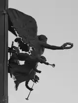 Die Siegesg�ttin Nike an der Spitze eines gigantischen 142 Meter hohen Obelisken. (Siegespark Moskau, Mai 2016)
