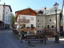 Cogne, Geb�ude in der Via Dottor Grappein (05.10.2018)