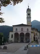 Varallo Sesia, Pfarrkirche San Giacomo in der Via Mario Tancredi Rossi (05.10.2018)