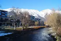 Blick �ber die Sill auf die Wohnanlage  Sillinsel  in Innsbruck. Im Hintergrund die verschneite Nordkette; 15.02.2019.