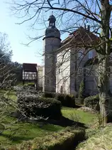 Untersiemau, Unteres Schloss, rechteckiger Bau mit zwei Rundt�rmen, erbaut im 17. Jahrhundert (07.04.2018)