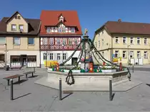 Bad Rodach, Marktbrunnen am Markt, Polygonales Bassin mit Brunnens�ule, erbaut 1891 (08.04.2018)