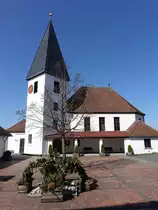 Creidlitz, Dr.-Martin-Luther-Kirche, erbaut von 1955 bis 1956 durch den Architekten Reinhard Claa�en (08.04.2018)