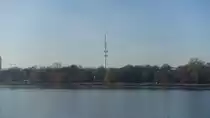 Hamburg am 19.1.2019: Blick im morgendlichen Dunst von Uhlenhorst �ber die Alster nach Harvestehude mit dem dahinter aufragenden Fernsehturm