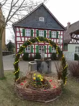 Kleukheim, Osterbrunnen in der Kleukheimer Hauptstra�e (09.04.2018)