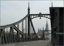 Blick durch durch die Neutorbr�cke zum Ulmer M�nster. 15.03.2008 (Jonas)