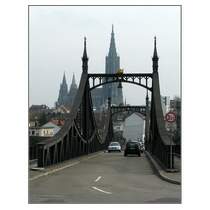 Die 1904 erbaute Neutorbr�cke �berquert im Nordwesten der Innenstadt von Ulm die Bahnstrecken Richtung Stuttgart und Aalen. 15.03.2008 (Jonas)