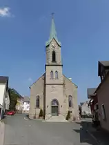 Enchenreuth, kath. Pfarrkirche St. Jakobus, Neugotischer Sandsteinquaderbau, Saalkirche mit eingezogenem Chor, Westturm, erbaut 1881 (21.04.2018)