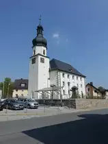Konradsreuth, Evangelisch-lutherische Pfarrkirche, Saalbau mit Westturm, Westturm erbaut von 1691 bis 1692, Langhaus erbaut 1795 durch 
Carl Christian Riedel (21.04.2018) 