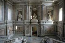 1759 zog Karl der IV nach Madrid und wurde K�nig von Spanien. Er �berlie� das K�nigreich von Neapal und Sizilien samt riesigem Bauprojekt seinen Sohn Ferdinand.